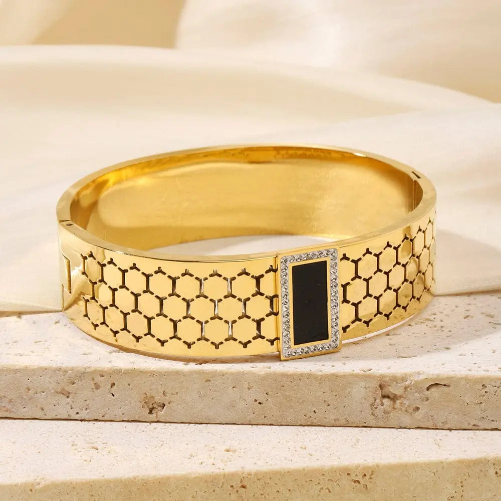 Artificial jewelleryAKaccessories