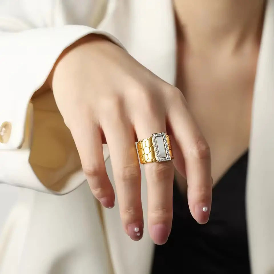 Artificial jewelleryAKaccessories