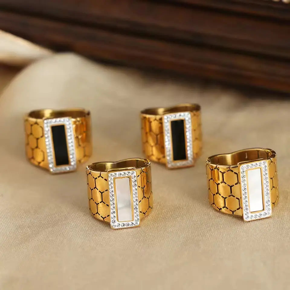 Artificial jewelleryAKaccessories