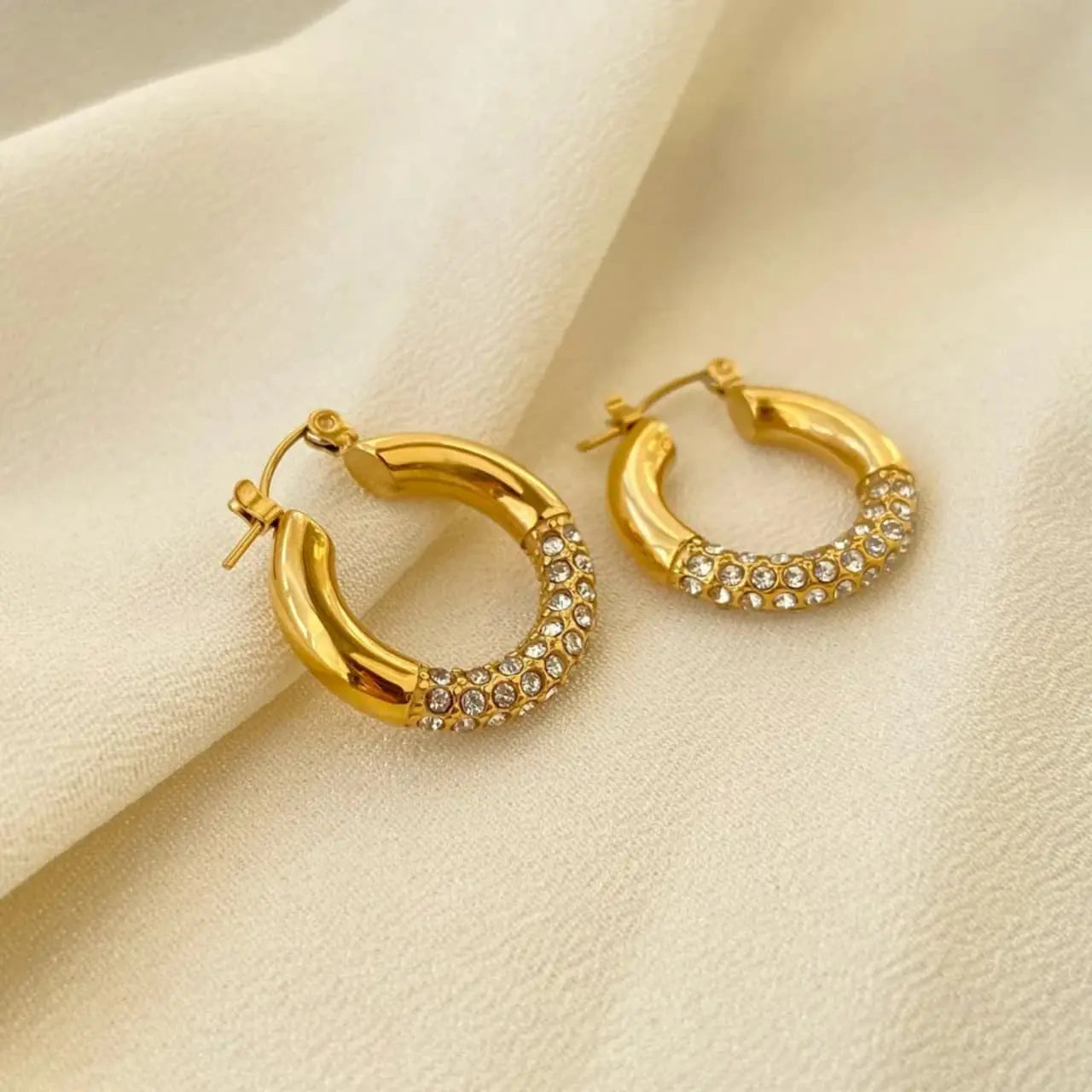 Artificial jewelleryAKaccessories