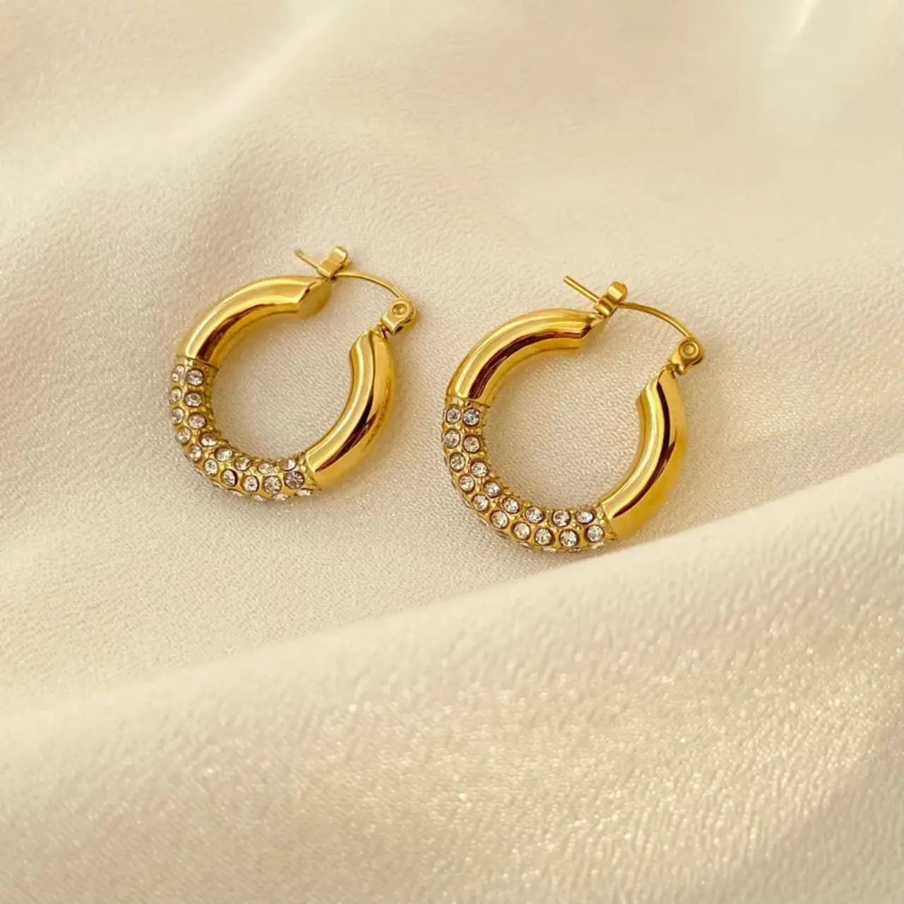 Artificial jewelleryAKaccessories