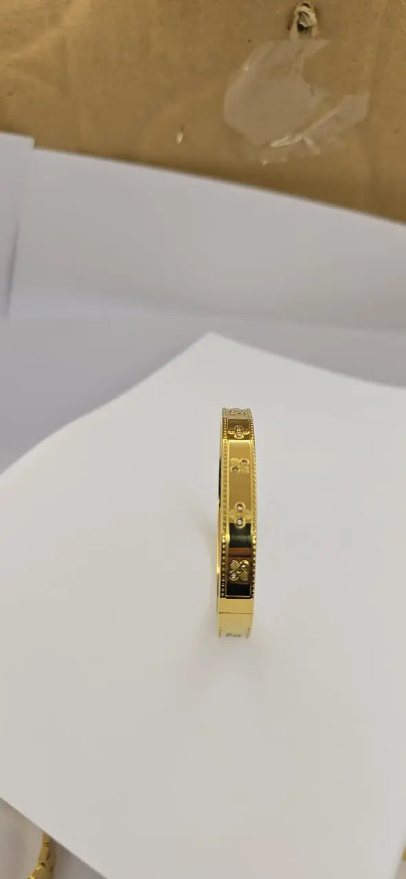 Artificial jewelleryAKaccessories