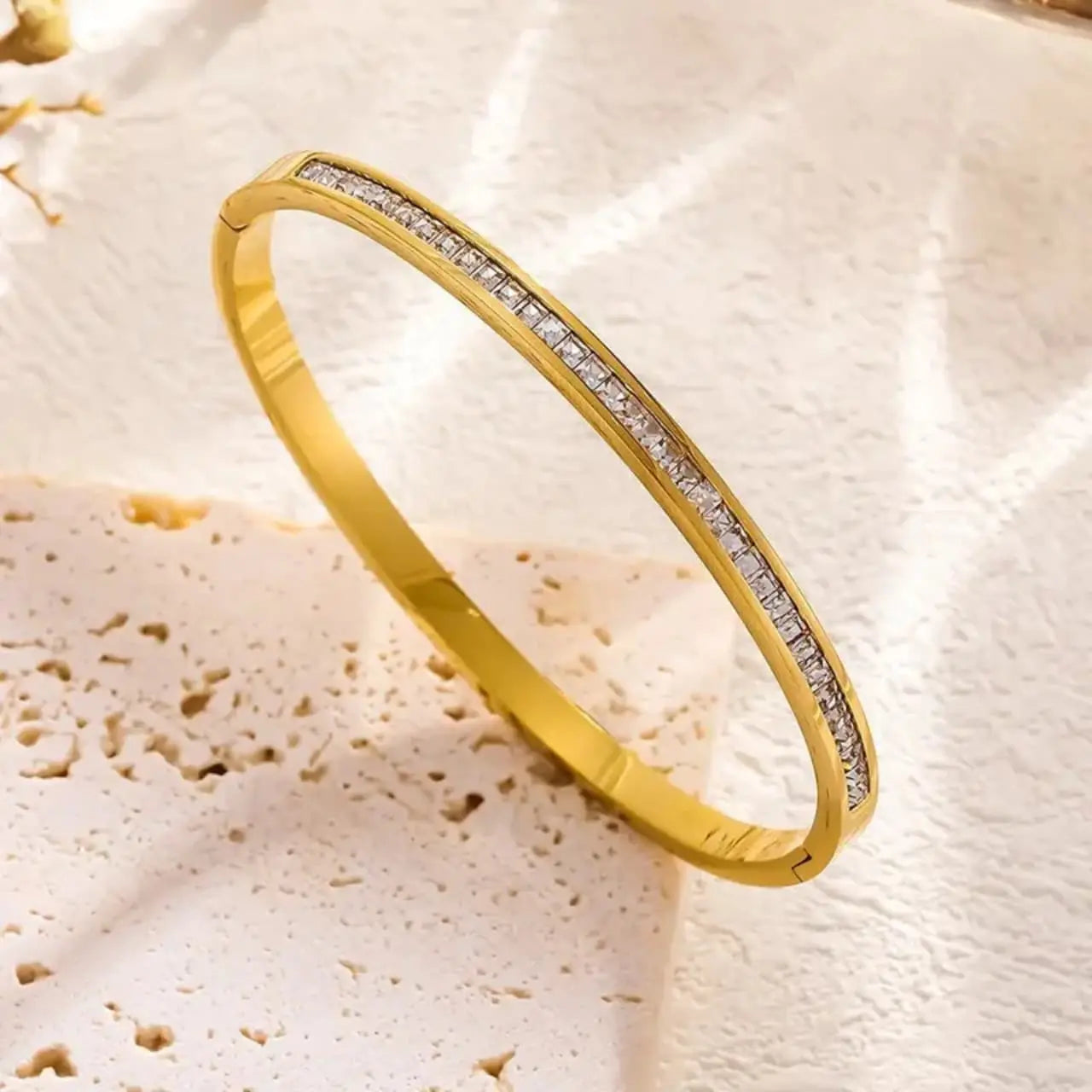 Artificial jewelleryAKaccessories