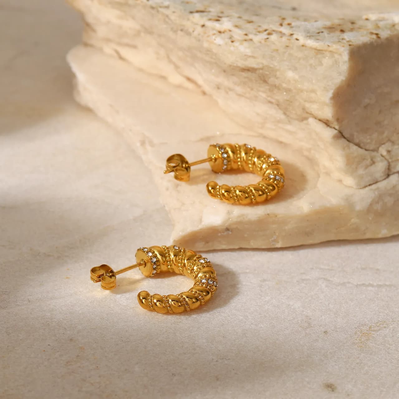 Artificial jewelleryAKaccessories