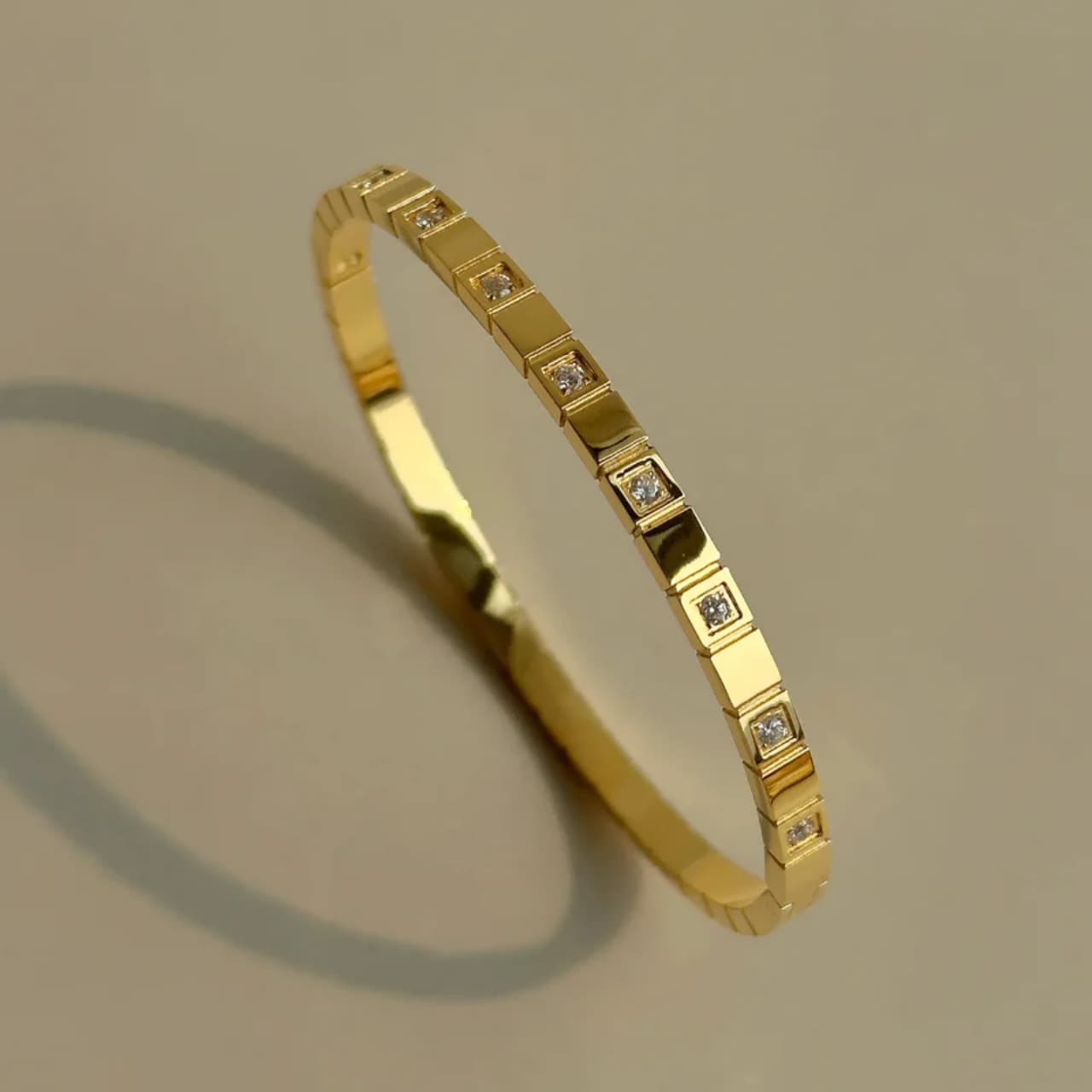 Artificial jewelleryAKaccessories