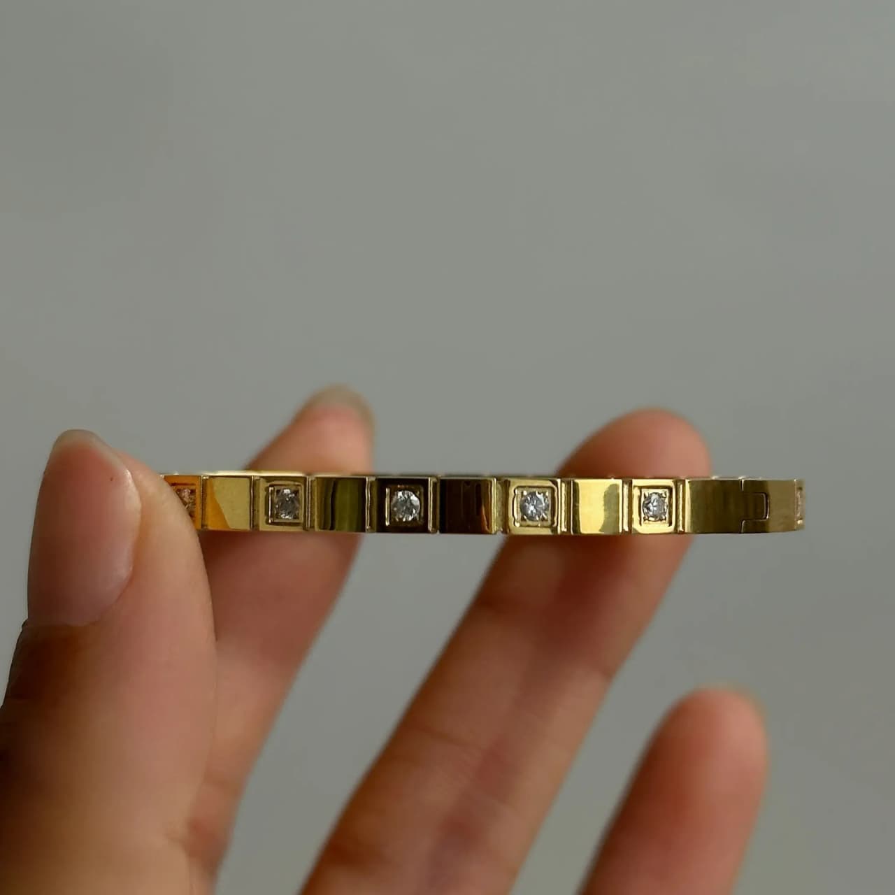 Artificial jewelleryAKaccessories