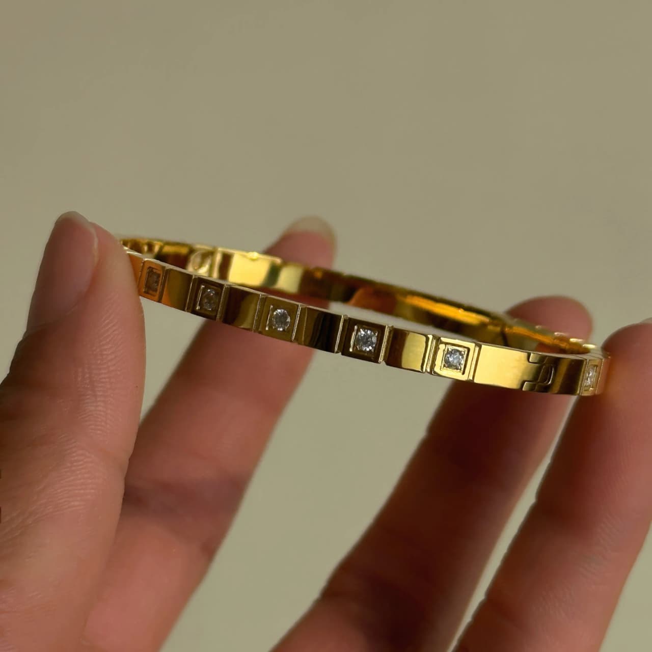 Artificial jewelleryAKaccessories
