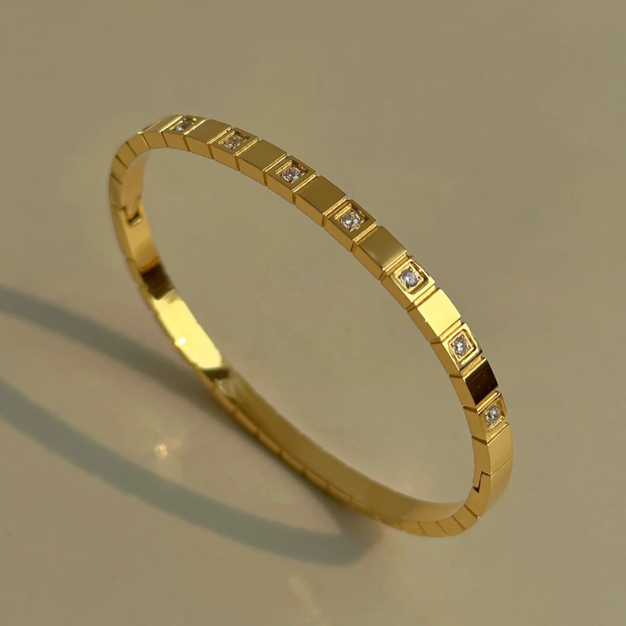 Artificial jewelleryAKaccessories
