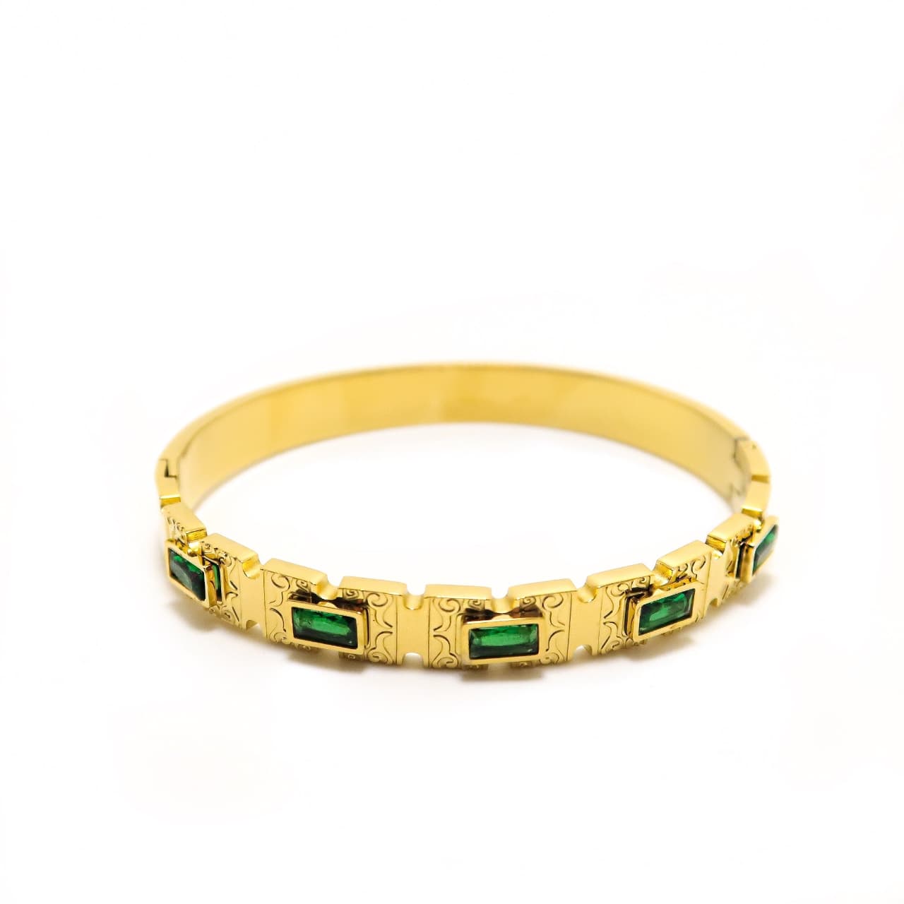 Artificial jewelleryAKaccessories
