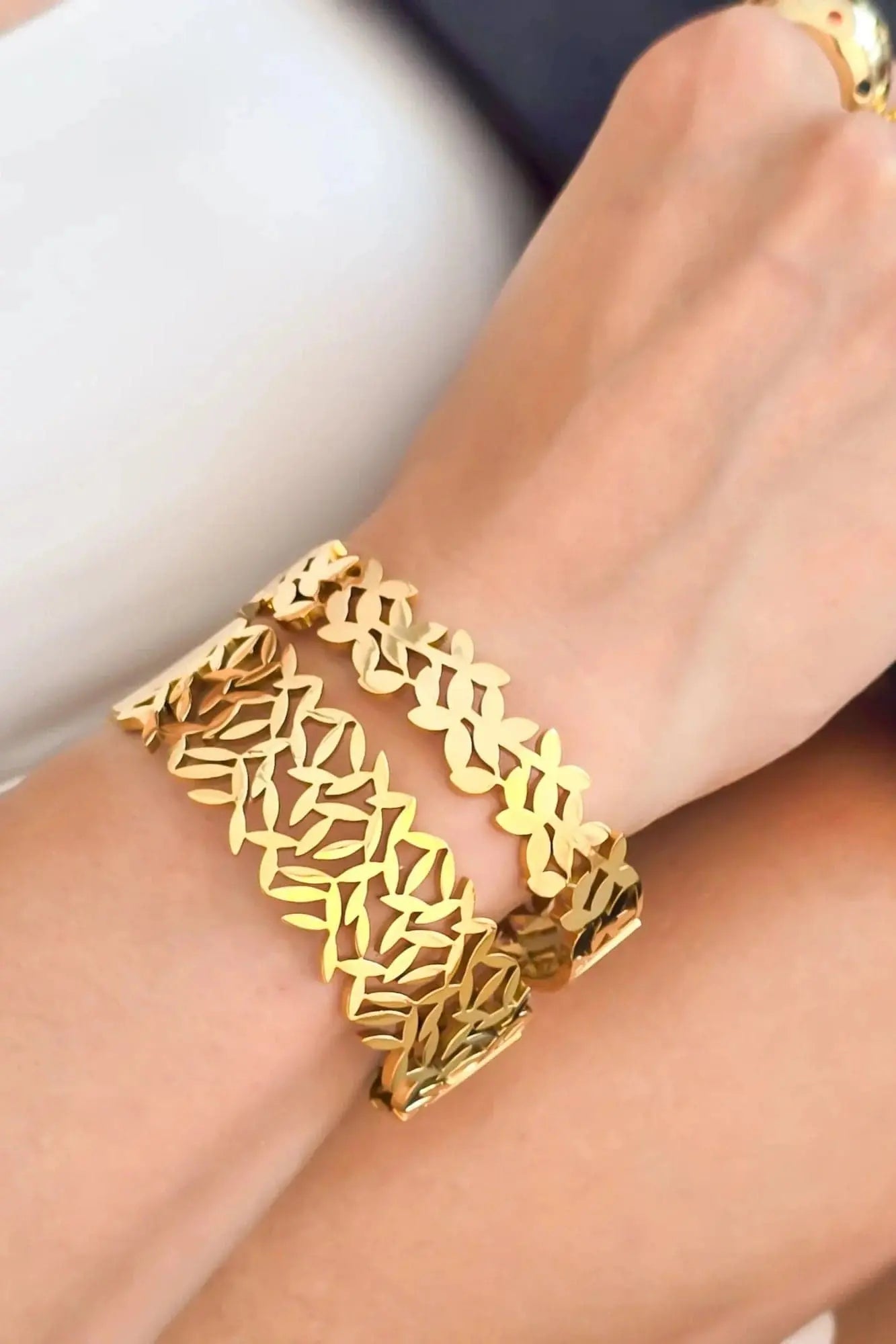 Artificial jewelleryAKaccessories
