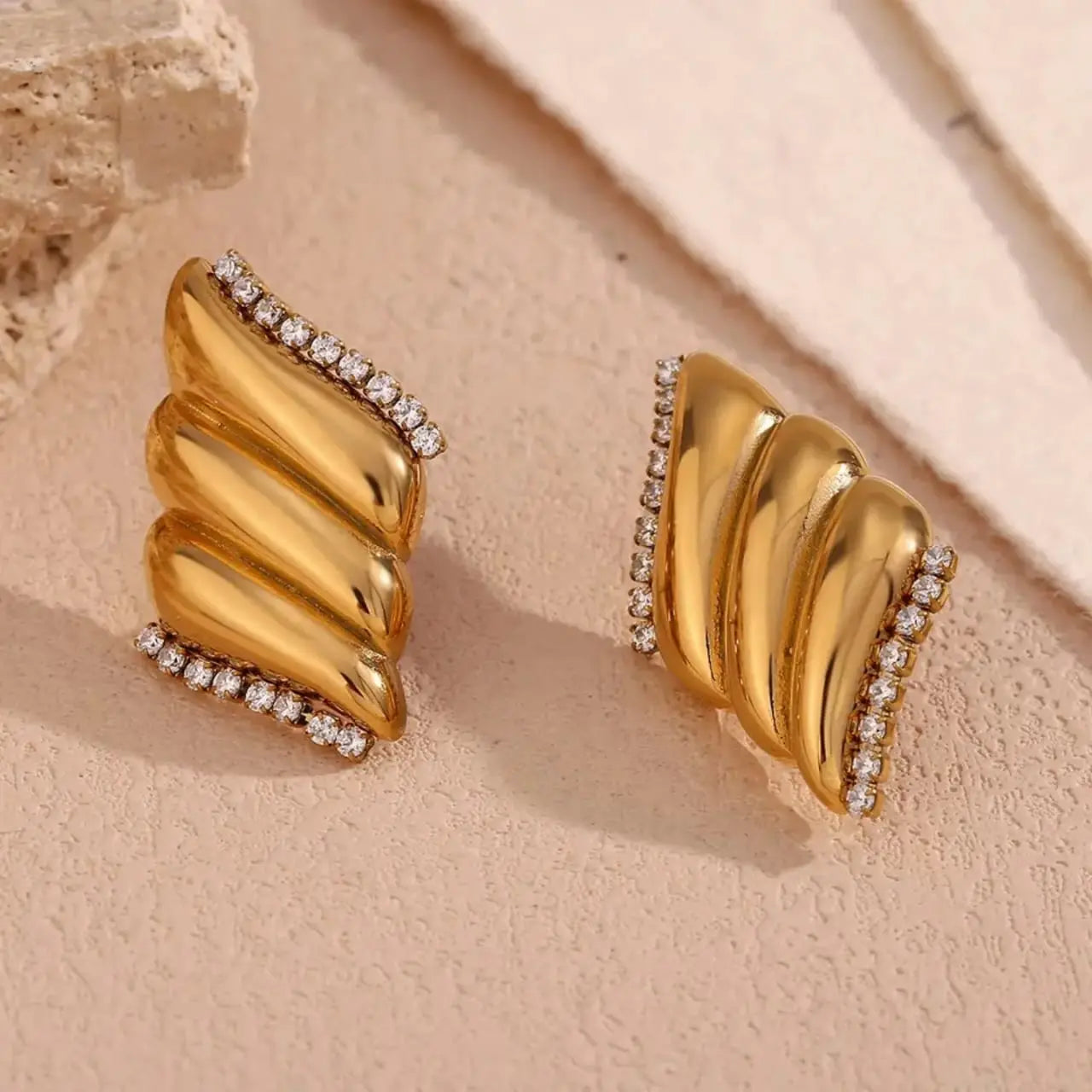 Artificial jewelleryAKaccessories
