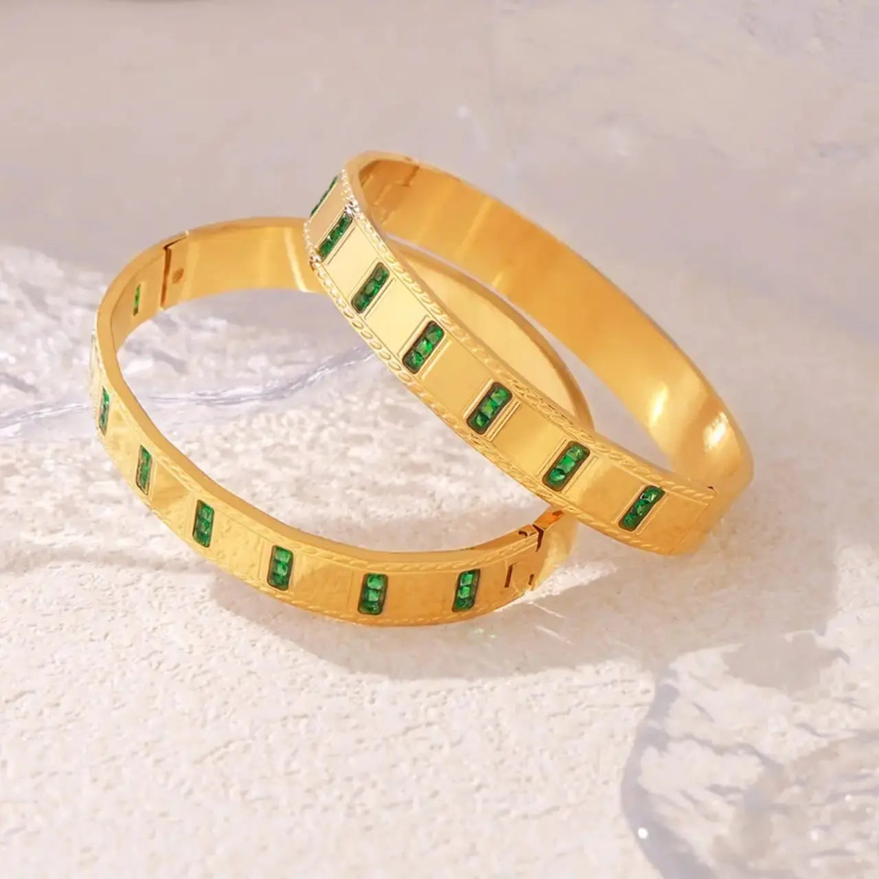 Artificial jewelleryAKaccessories