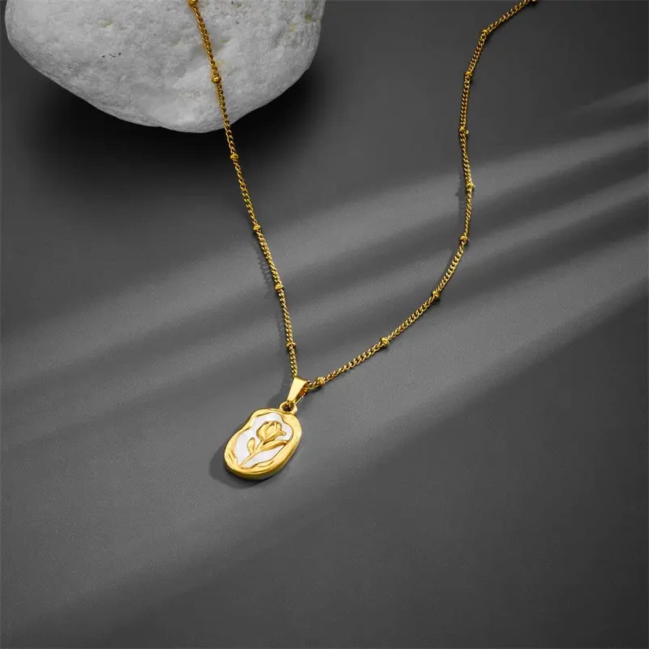 Artificial jewelleryAKaccessories