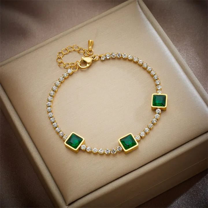 Artificial jewelleryAKaccessories