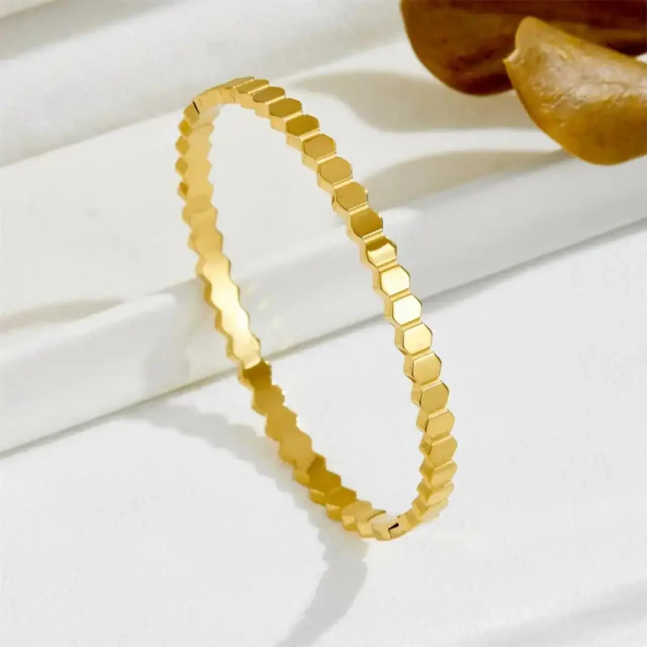 Artificial jewelleryAKaccessories