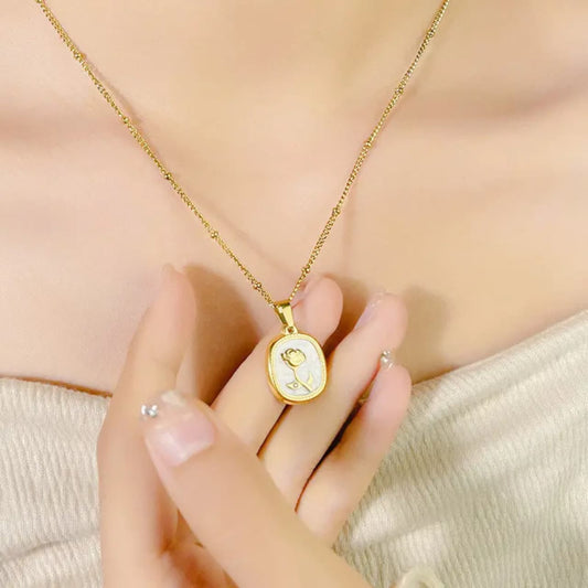 Round White Rose Necklace