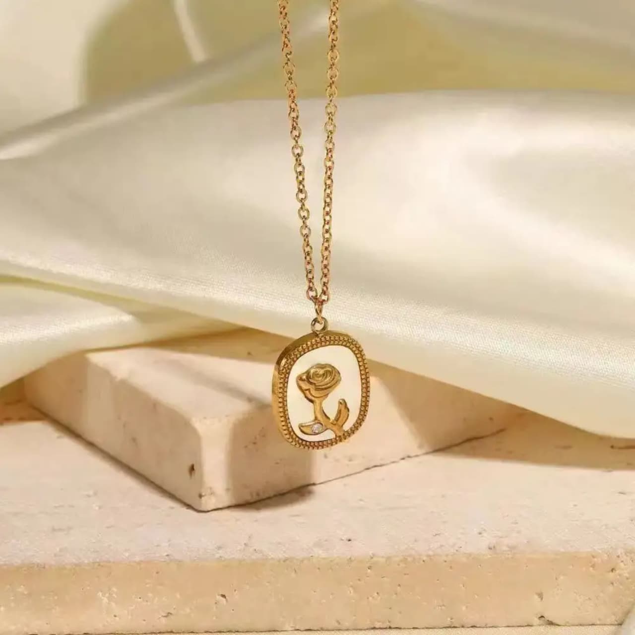 Round White Rose Necklace